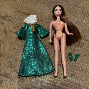 Original Topper Dawn Longlocks doll wearing Green Slink H-17 brunette